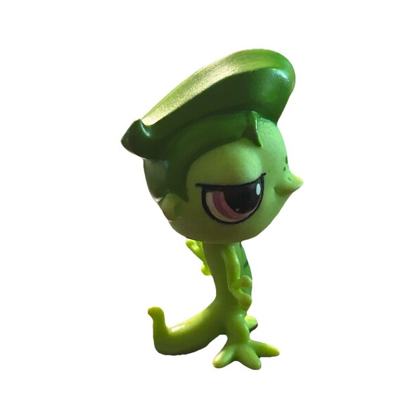 Hasbro Littlest Pet Shop LPS #1773 Green Gecko Lizard Figure – Pink Eyes - Picture 4 of 5